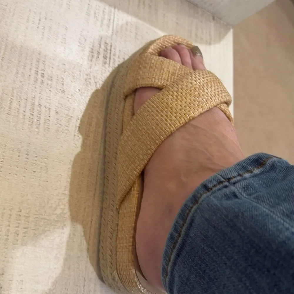 Beach by Matisse Hali Platform Sandals Size 9